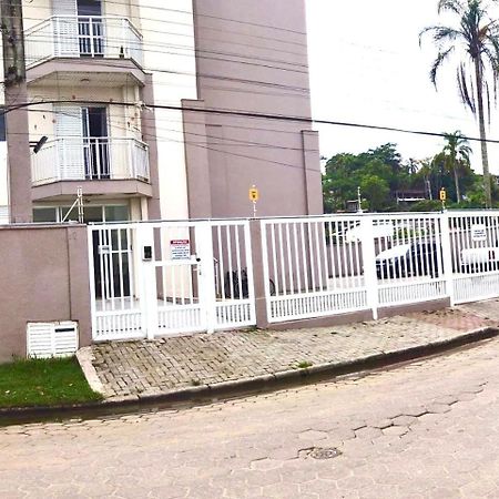 Apartamento Studio Em Predio De Frente Ao Mar Massaguacu Карагуататуба Екстер'єр фото